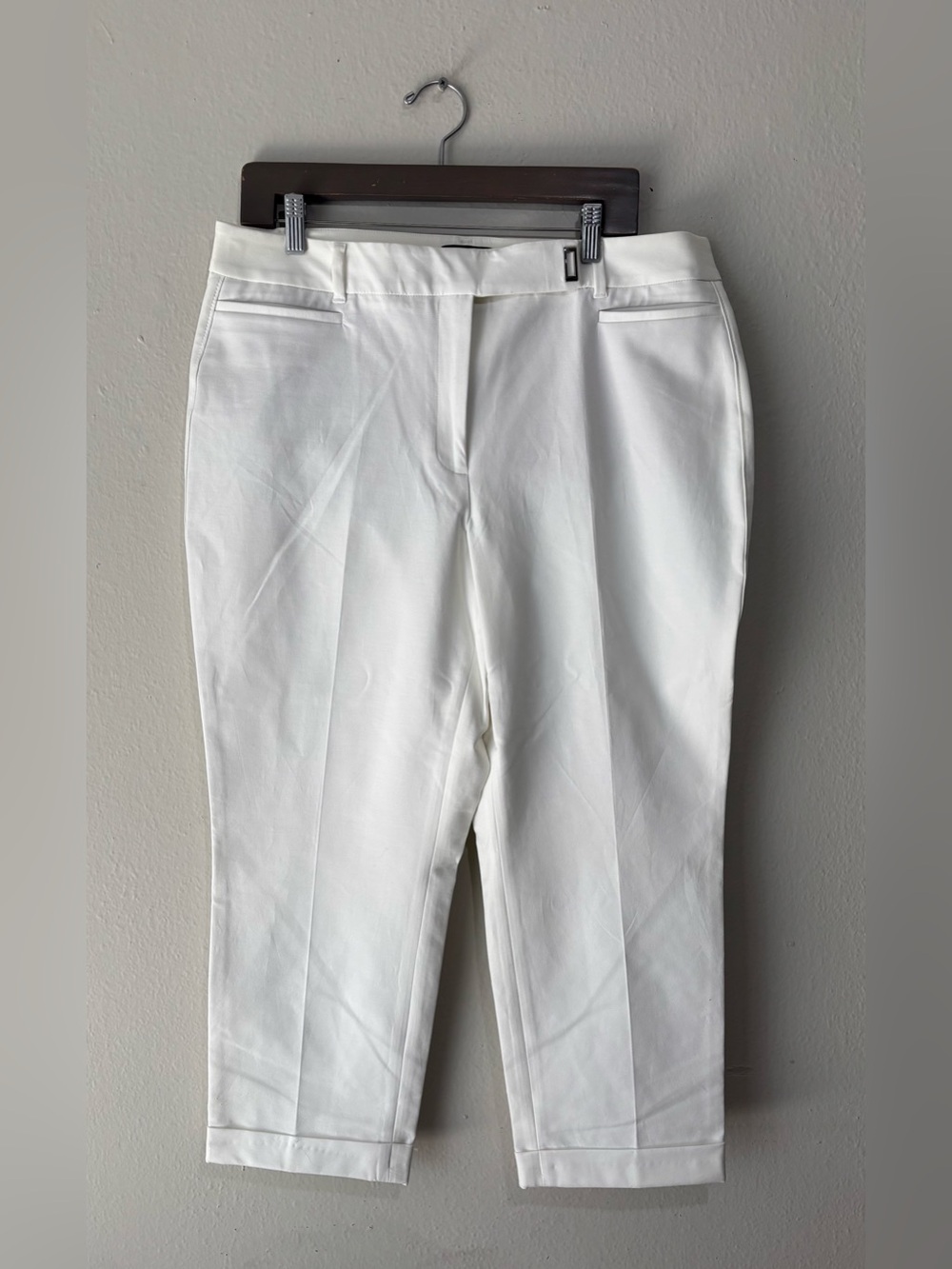 NWT Cropped White Tailored Ankle Pants Size 12 WHBM